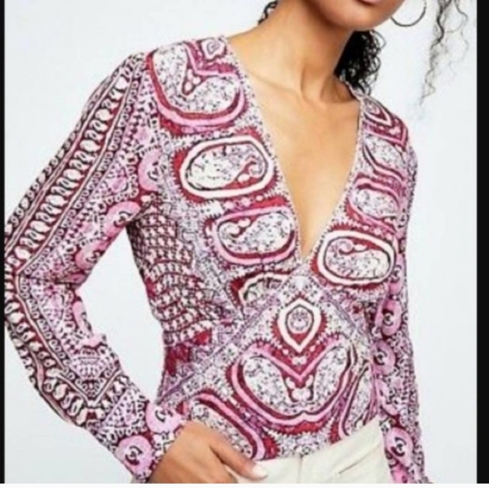 FREE People Wild and Free V neck top size M